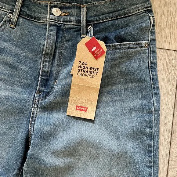 ✨NWT✨ Levi's Women's 724 High Rise Straight Crop Jeans - Picture 4 of 13